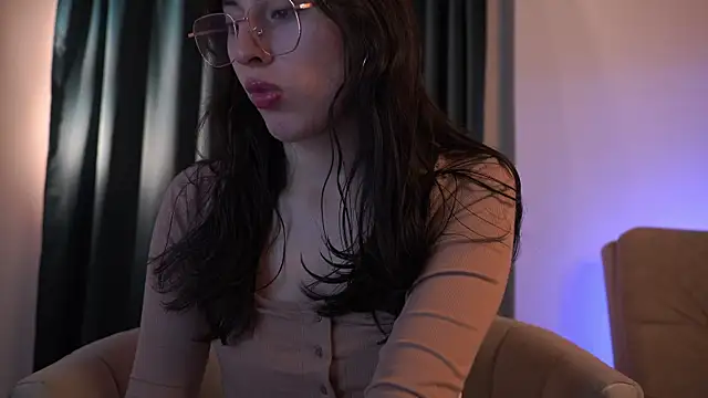 Auralea online show from March 27, 3:12 am