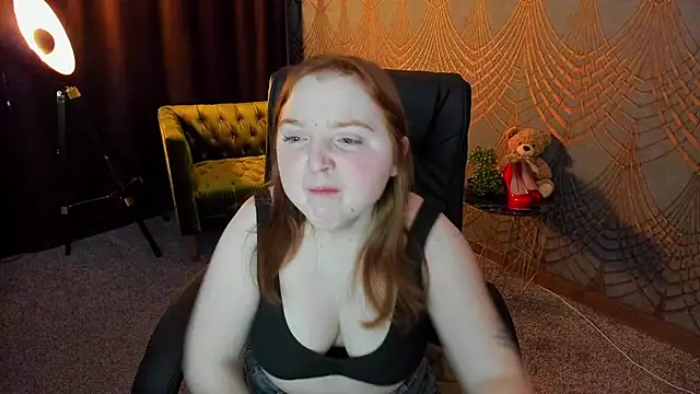 Snapshot of KattyRose8 chatting on April 21, 5:39 pm KattyRose8 online show from April 21, 5:39 pm
