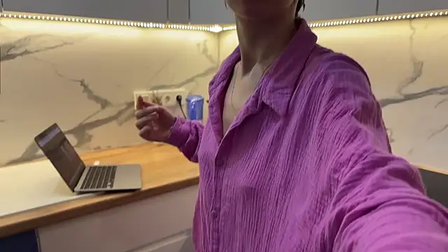 daniellia  online show from December 19, 9:05 am