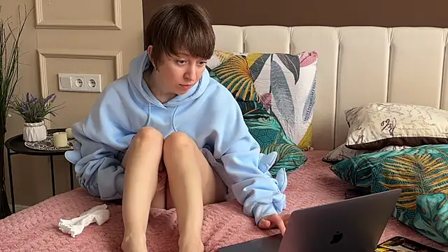 daniellia  online show from March 28, 2:16 pm