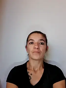 Snapshot of alinaalinutzq chatting on November 1, 6:37 am alinaalinutzq online show from November 1, 6:37 am