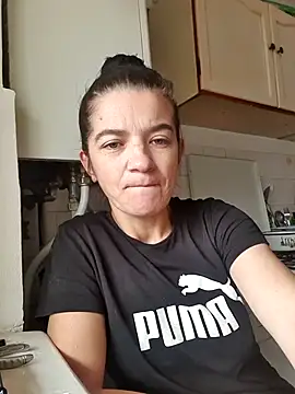 Snapshot of alinaalinutzq chatting on December 20, 11:06 am alinaalinutzq online show from December 20, 11:06 am