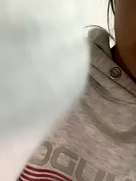 Snapshot of MengMeng0515 chatting on November 17, 1:06 pm MengMeng0515 online show from November 17, 1:06 pm