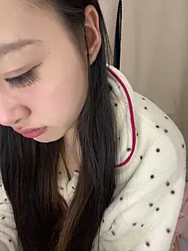 Snapshot of MengMeng0515 chatting on April 24, 9:45 am MengMeng0515 online show from April 24, 9:45 am