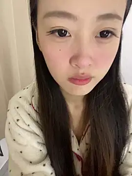 Snapshot of MengMeng0515 chatting on May 2, 11:04 am MengMeng0515 online show from May 2, 11:04 am