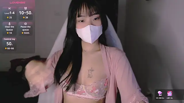 Snapshot of Phuong_Bee chatting on October 24, 12:45 pm Phuong Bee online show from October 24, 12:45 pm