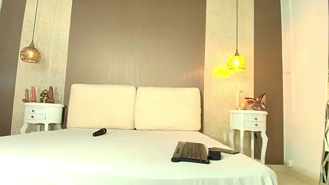 Tiifany Baker online show from January 13, 7:30 pm