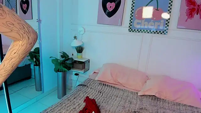 Zoe Lynch  online show from April 10, 11:26 am