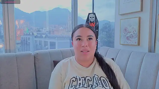 Zoey thompson online show from October 30, 2:29 pm