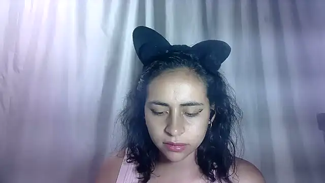 Snapshot of Anabelhotxx16 chatting on October 6, 2:09 am Anabelhotxx16 online show from October 6, 2:09 am