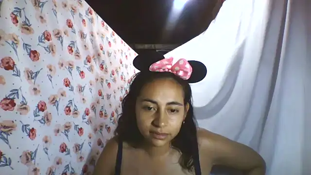Snapshot of Anabelhotxx16 chatting on October 22, 1:17 am Anabelhotxx16 online show from October 22, 1:17 am