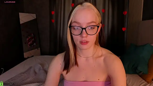 Snapshot of R0cket_bunny chatting on April 9, 6:19 am R0cket bunny online show from April 9, 6:19 am