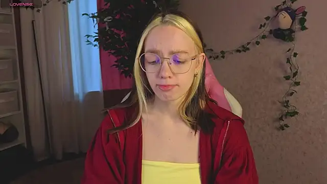 Snapshot of R0cket_bunny chatting on April 19, 12:43 am R0cket bunny online show from April 19, 12:43 am