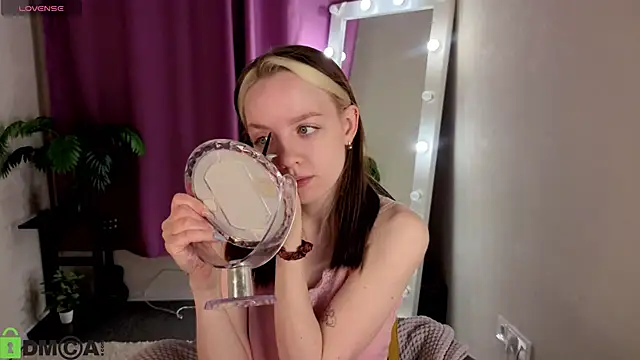 Snapshot of R0cket_bunny chatting on May 28, 12:52 am R0cket bunny online show from May 28, 12:52 am