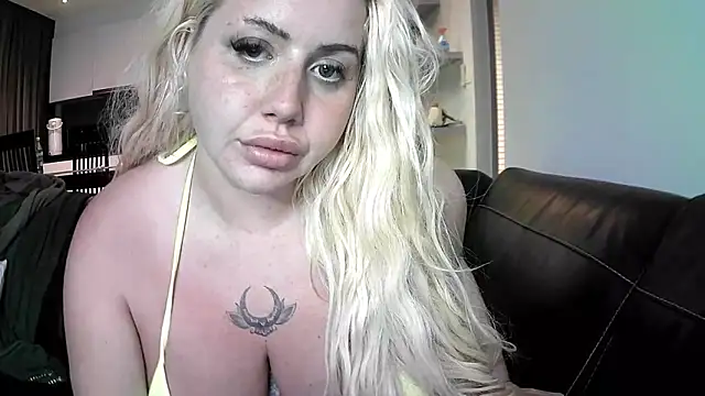 Snapshot of TiaDoll chatting on September 15, 7:25 pm TiaDoll online show from September 15, 7:25 pm