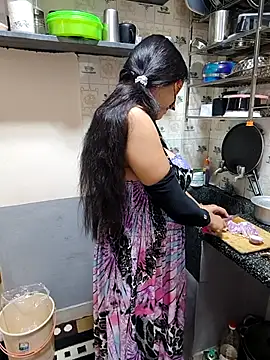 Queen Nightt online show from September 16, 3:40 am