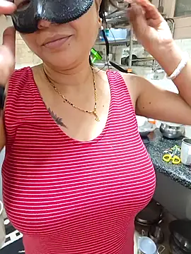 Queen Nightt online show from November 28, 3:31 am