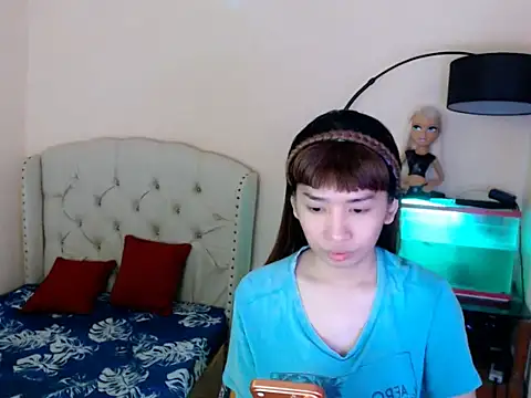 ShantalFoxxy  online show from March 15, 12:05 am