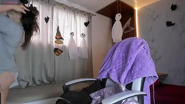 shasha bloom online show from October 15, 8:09 pm