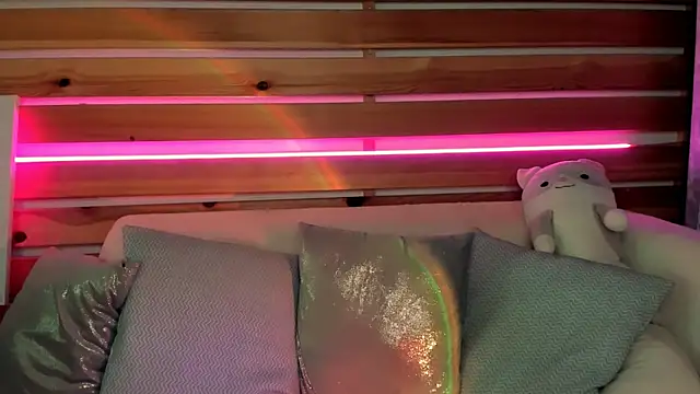 Lori Williams online show from October 22, 1:06 am