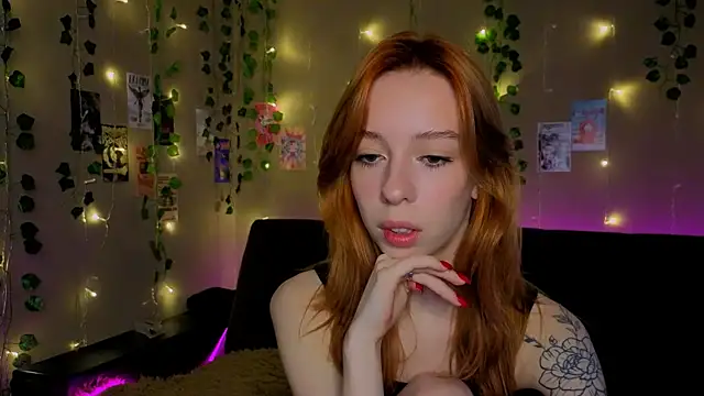 Snapshot of Lori_Williams chatting on February 24, 2:20 am Lori Williams online show from February 24, 2:20 am