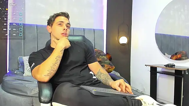 Snapshot of Liam_walk_ chatting on September 8, 9:03 pm Liam walk online show from September 8, 9:03 pm