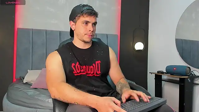 Snapshot of Liam_walk_ chatting on September 16, 12:11 am Liam walk online show from September 16, 12:11 am