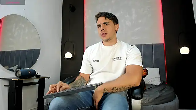 Snapshot of Liam_walk_ chatting on October 6, 8:06 pm Liam walk online show from October 6, 8:06 pm