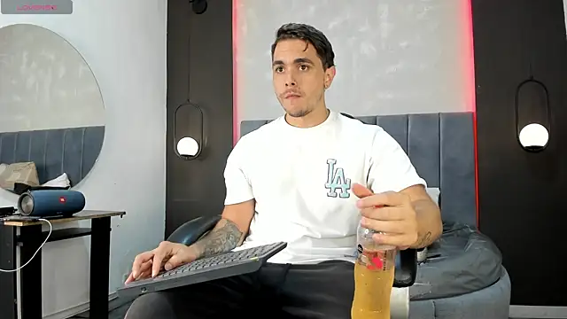 Snapshot of Liam_walk_ chatting on October 10, 10:31 pm Liam walk online show from October 10, 10:31 pm