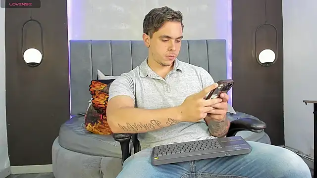 Snapshot of Liam_walk_ chatting on October 18, 8:53 pm Liam walk online show from October 18, 8:53 pm