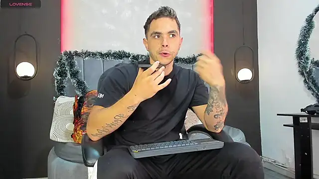 Snapshot of Liam_walk_ chatting on November 27, 10:12 pm Liam walk online show from November 27, 10:12 pm