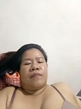 Snapshot of AsianbouncieGIRL chatting on June 5, 12:06 am AsianbouncieGIRL online show from June 5, 12:06 am