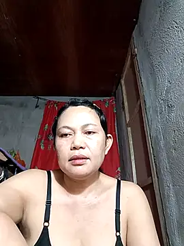 Everleigh mom online show from October 31, 7:53 am