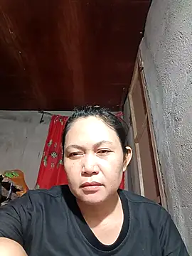 Everleigh mom online show from November 2, 9:44 am