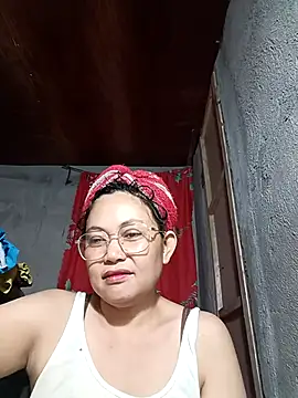 Everleigh mom online show from December 4, 2:32 am