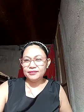 Everleigh mom online show from December 23, 11:08 am