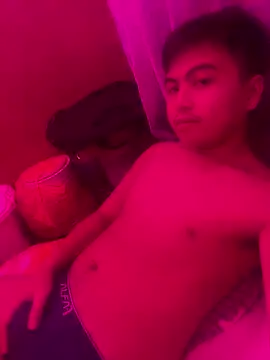 Snapshot of Midnightfuck_ chatting on November 6, 4:41 pm Midnightfuck online show from November 6, 4:41 pm