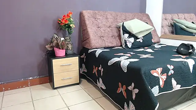 Snapshot of KateWelsin chatting on June 25, 7:29 pm KateWelsin online show from June 25, 7:29 pm