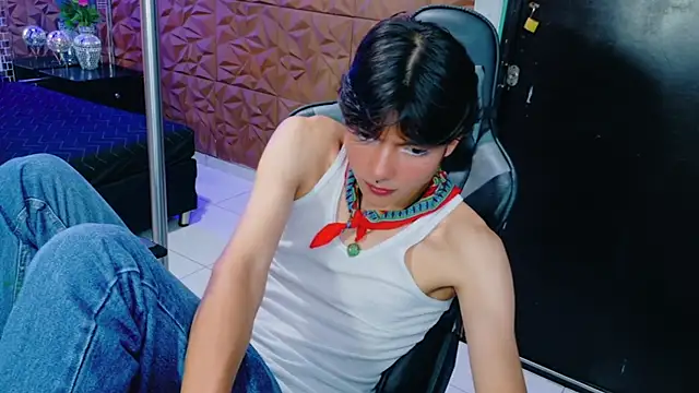 Snapshot of alandelrey57 chatting on October 17, 10:23 pm alandelrey57 online show from October 17, 10:23 pm