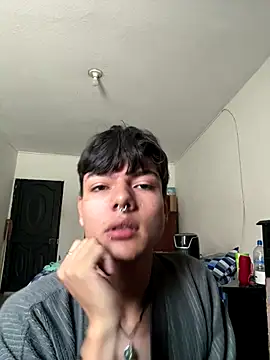 Snapshot of alandelrey57 chatting on December 18, 3:07 pm alandelrey57 online show from December 18, 3:07 pm