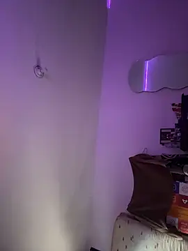 Snapshot of alandelrey57 chatting on December 21, 10:39 pm alandelrey57 online show from December 21, 10:39 pm