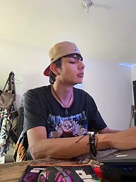 Snapshot of alandelrey57 chatting on December 22, 9:01 pm alandelrey57 online show from December 22, 9:01 pm