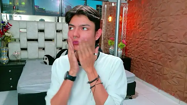 Snapshot of alandelrey57 chatting on January 8, 7:43 am alandelrey57 online show from January 8, 7:43 am