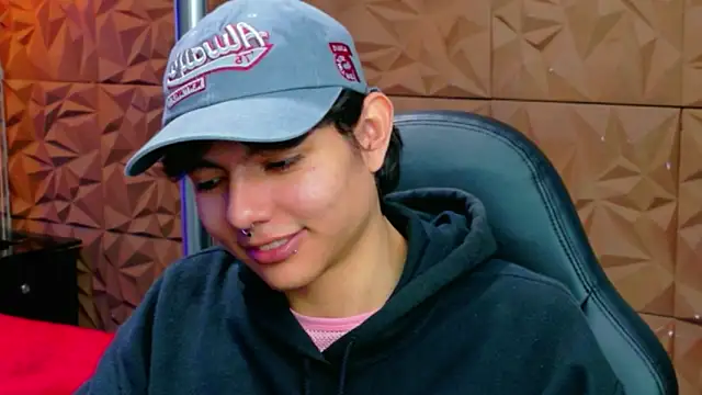 Snapshot of alandelrey57 chatting on February 24, 3:37 am alandelrey57 online show from February 24, 3:37 am