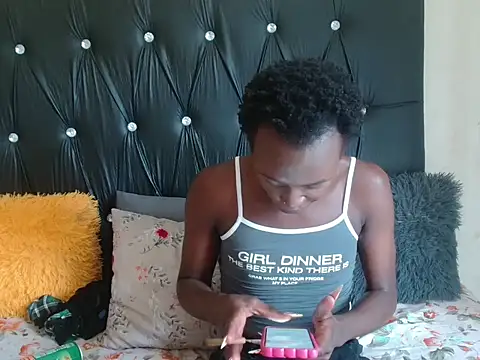 Lsnickykhanyile online show from October 31, 11:44 am