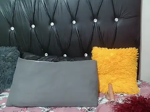 Lsnickykhanyile online show from November 9, 5:22 pm