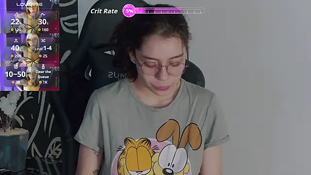 Snapshot of RavennMoonn chatting on October 9, 7:56 pm RavennMoonn online show from October 9, 7:56 pm