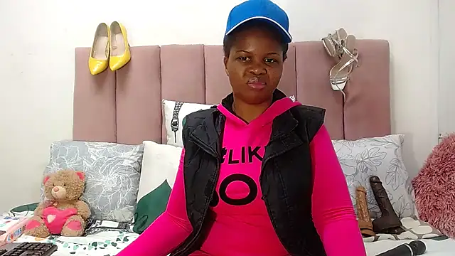 RoundaAssx22 online show from November 4, 1:54 pm