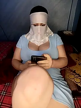 Lamia Queen  online show from December 3, 12:40 am