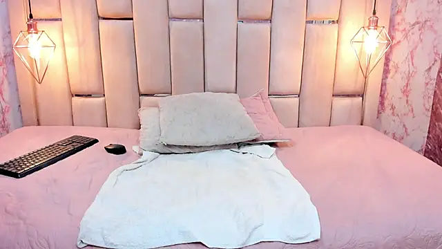 ALYANNA HOT  online show from September 9, 12:05 pm